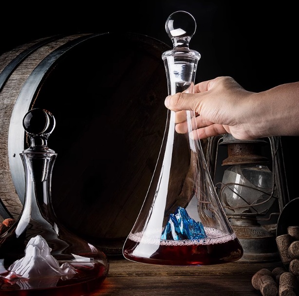 Covered iceberg Blue Mountain Jinshan decanter, light luxury waterfall wine, red wine filter, household wine divider, wine pot Application Scenario