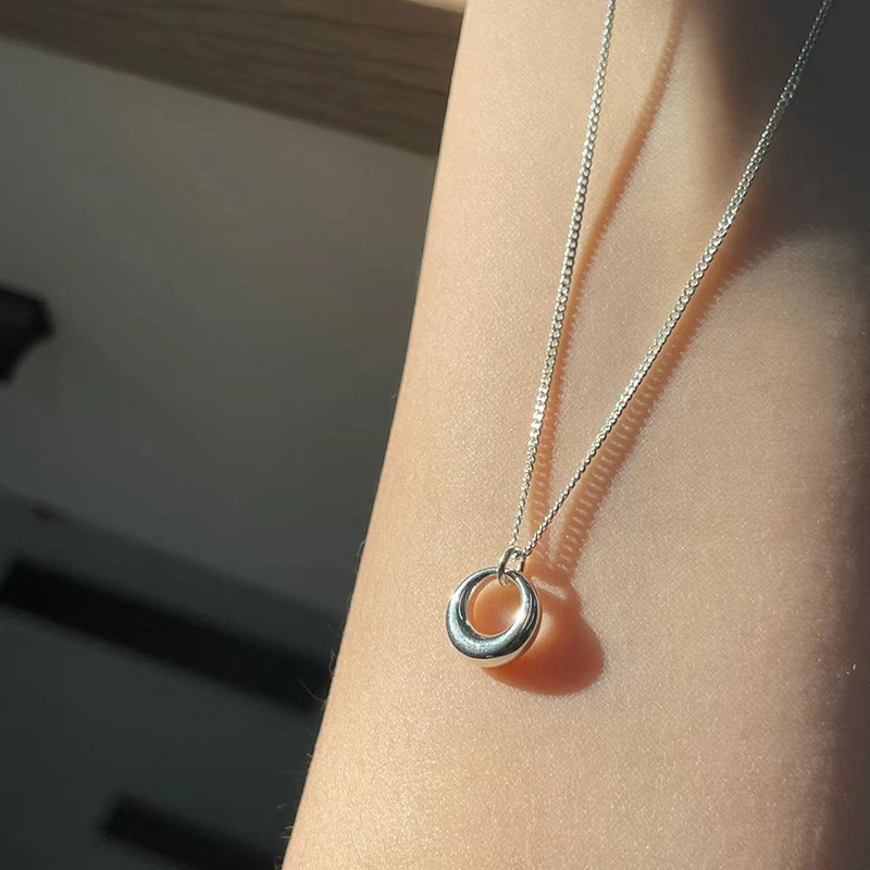 Silver geometric circle necklace, women's Instagram minimalist collarbone chain, light luxury and niche design sense, elegant and trendy in 2023 Specification drawing