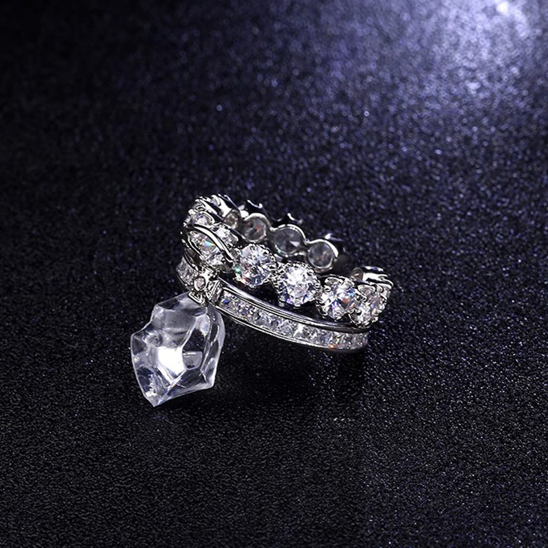 The super flash Zircon detachable Queen of the West ring is a niche design for women, exuding a sense of high-end fashion, light luxury and exquisite layering combination details Picture