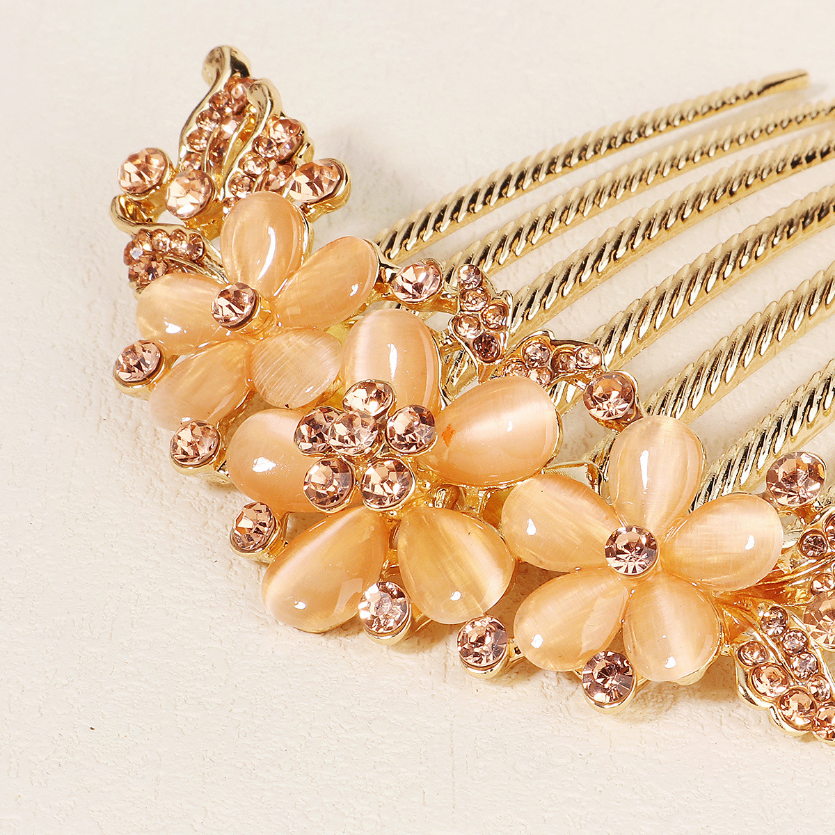New European and American party accessories, hair accessories, alloy sunflower hair comb, cat's eye stone water diamond seven-toothed bridal bun hair comb Specification drawing