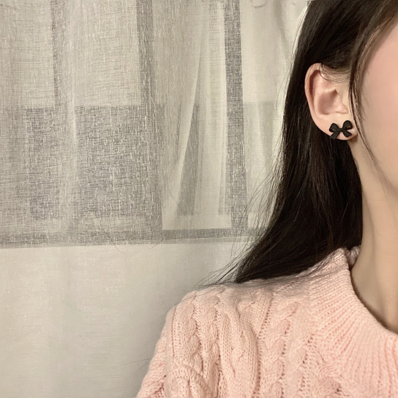 Korean bow stud earrings, sweet and girlish, simple and elegant, internet-famous super fairy earrings, the new style of earrings in 2025, trendy full figure