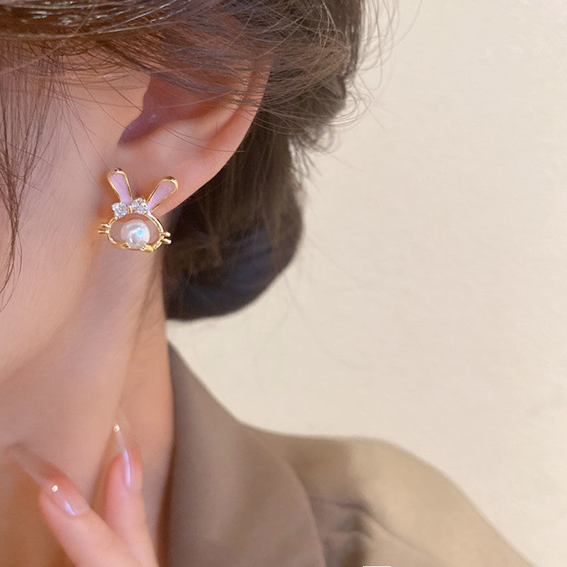 The 2025 new 925 silver needle diamond-encrusted pearl rabbit stud earrings are fashionable and stylish for women, with a versatile design sense Application Scenario