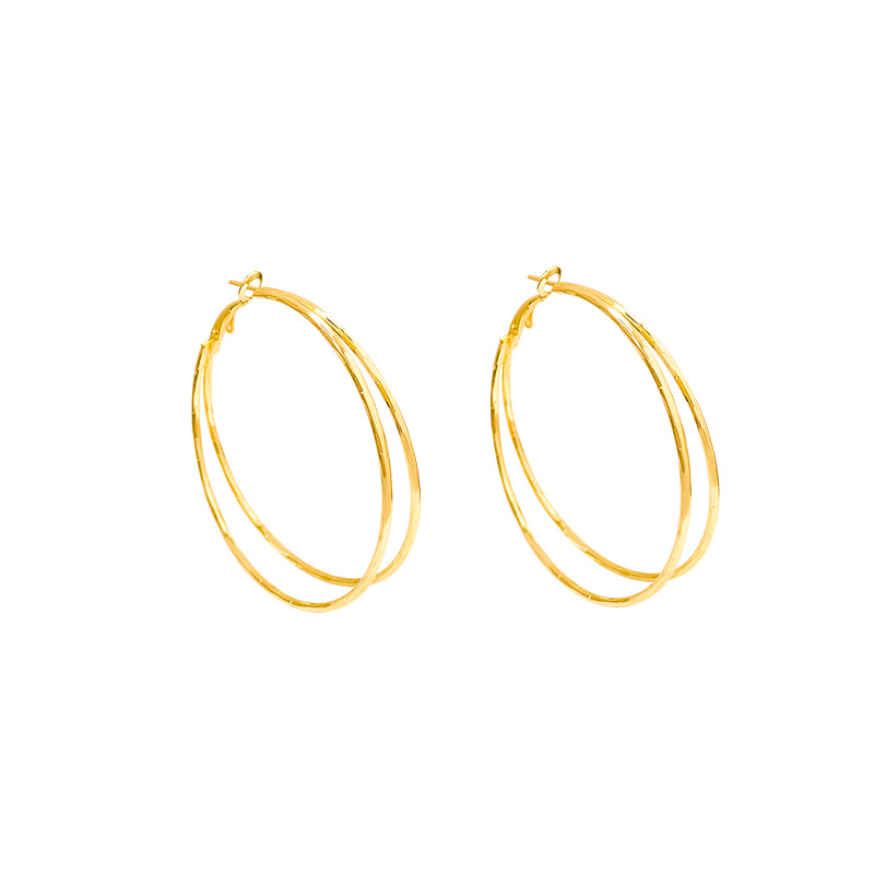 The exaggerated circle earrings from Europe and America are a trendy bestseller for women in 2024. They exude a sense of high-end sophistication and are double-layered and versatile ear rings, making them a stylish and popular earpiece Item Picture