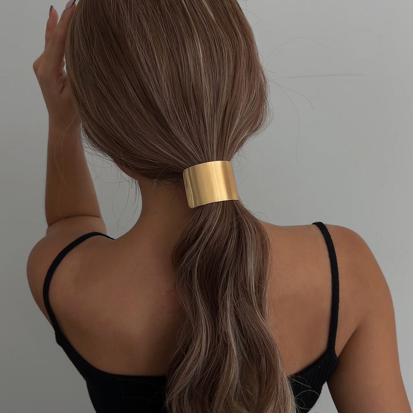 Wholesale of popular hair accessories on AliExpress, including metal hair ties for the back of the head and ponytail, as well as high-end exaggerated geometric cross-border hair ties Specification drawing