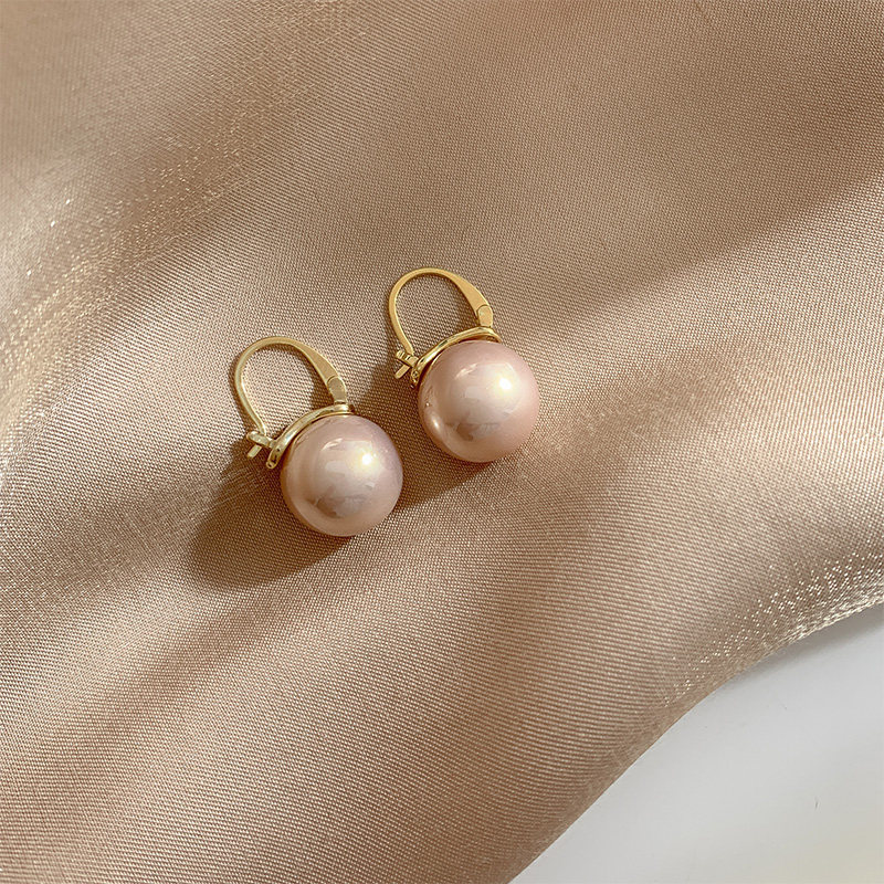 French niche design earrings 2023 new trendy high-end pearl stud earrings, Korean style trendy earrings for women details Picture