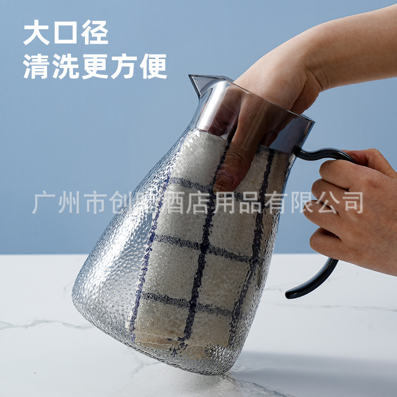 Cold water kettle, household plastic, restaurant and bar, hammer-patterned beverage and juice kettle, PC acrylic high-temperature resistant tie kettle Application Scenario