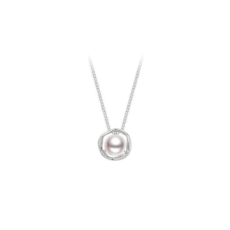 A new style of White Snow Mountain rose pearl necklace with a light luxury and niche design for girls, exuding a sweet and elegant charm Item Picture