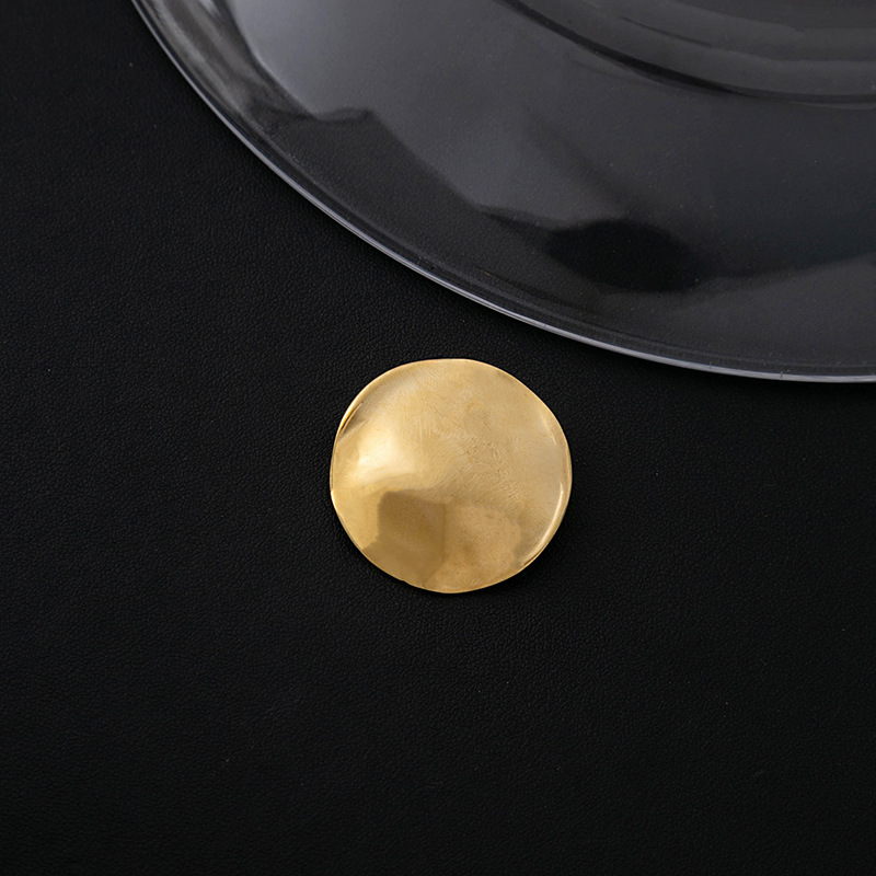 Wholesale of cross-border exaggerated metal geometric brooches from Europe and America, simple and versatile round high-end clothing accessory brooches details Picture