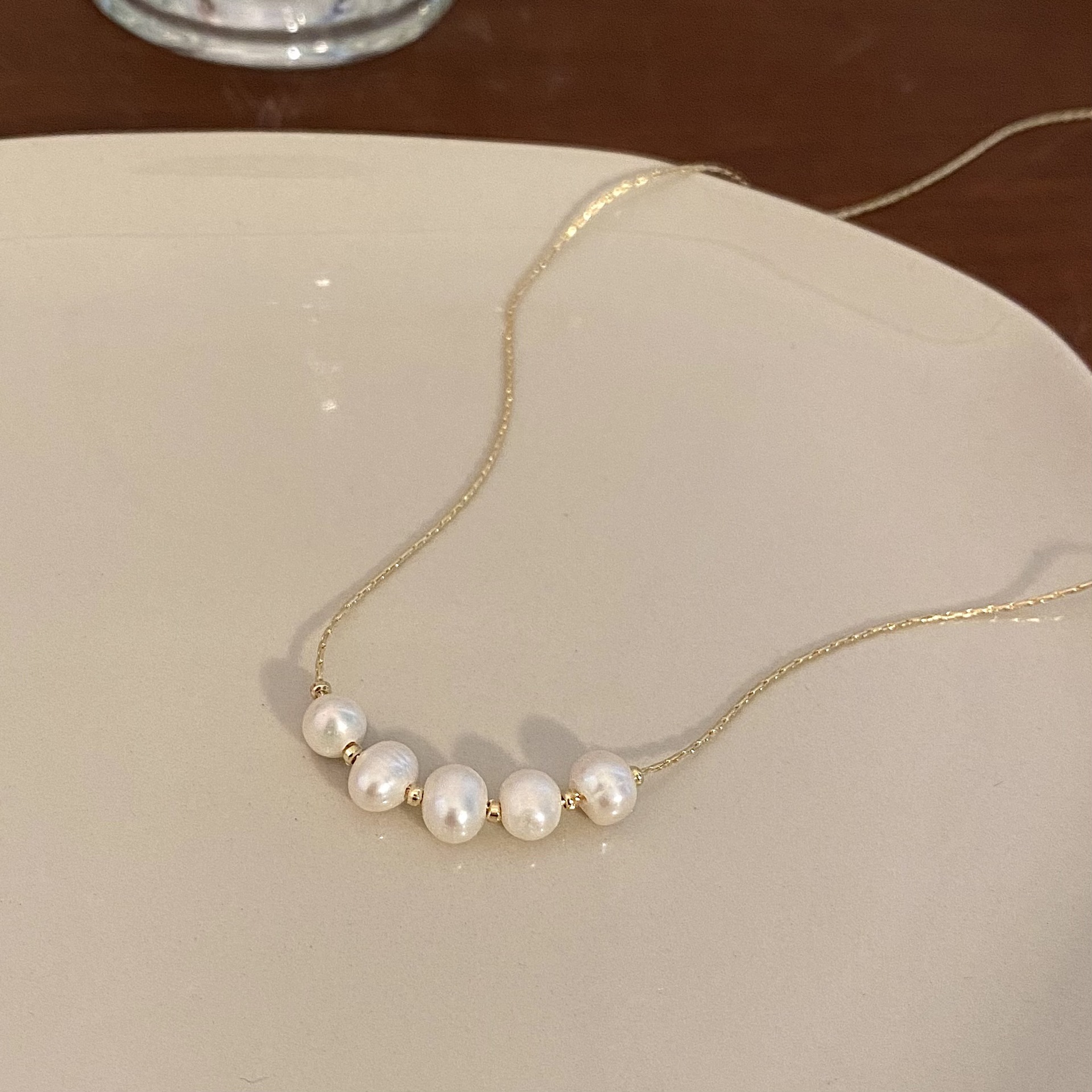 Pearl pendant necklace, French retro style for girls, simple collarbone chain, fresh and elegant, versatile necklace details Picture