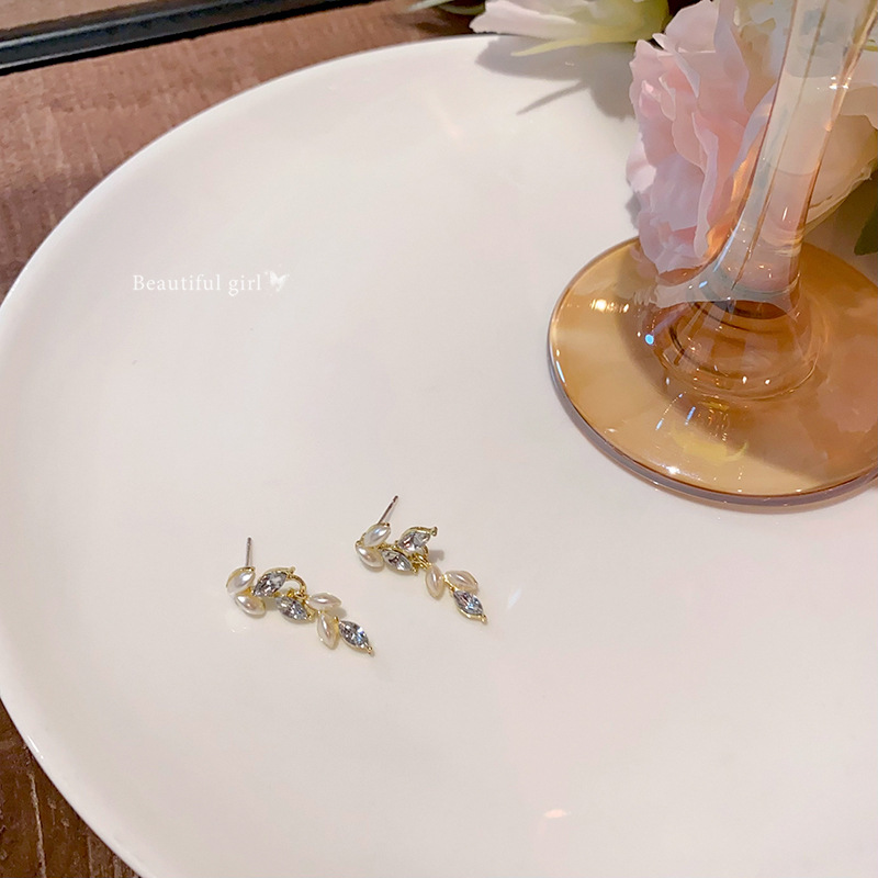 Light luxury and high-end style leaf tassel stud earrings, women's zircon wheat ear pearl long earrings, fashionable, versatile and elegant earrings Specification drawing