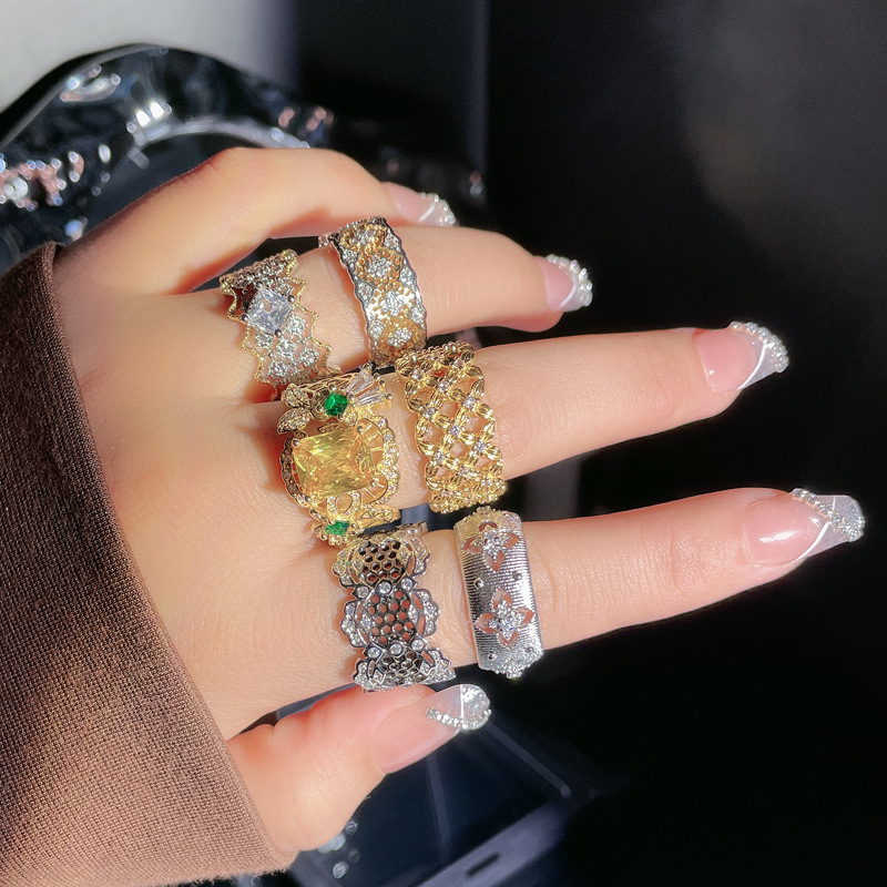A light luxury retro court-style lace and elegant wavy opening ring, a trendy female Internet celebrity with a high-end feel, a full diamond brushed ring Application Scenario
