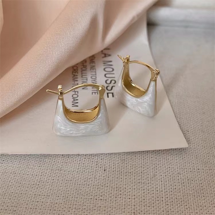 Milky and creamy ~ White oil-dripping bag ear buckles 2025 new style, trendy, small and exquisite design, ear studs and earrings Application Scenario