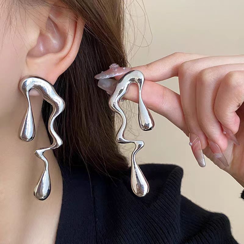 Retro metal irregular teardrop stud earrings 2025 new bestseller design sense earrings, exaggerated and unique European and American earrings Specification drawing