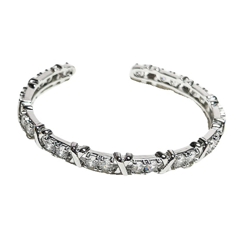 A light luxury and high-end cross-set diamond-encrusted fashionable couple bracelet and ring set, gender-neutral style, simple and individual bracelet trend Item Picture