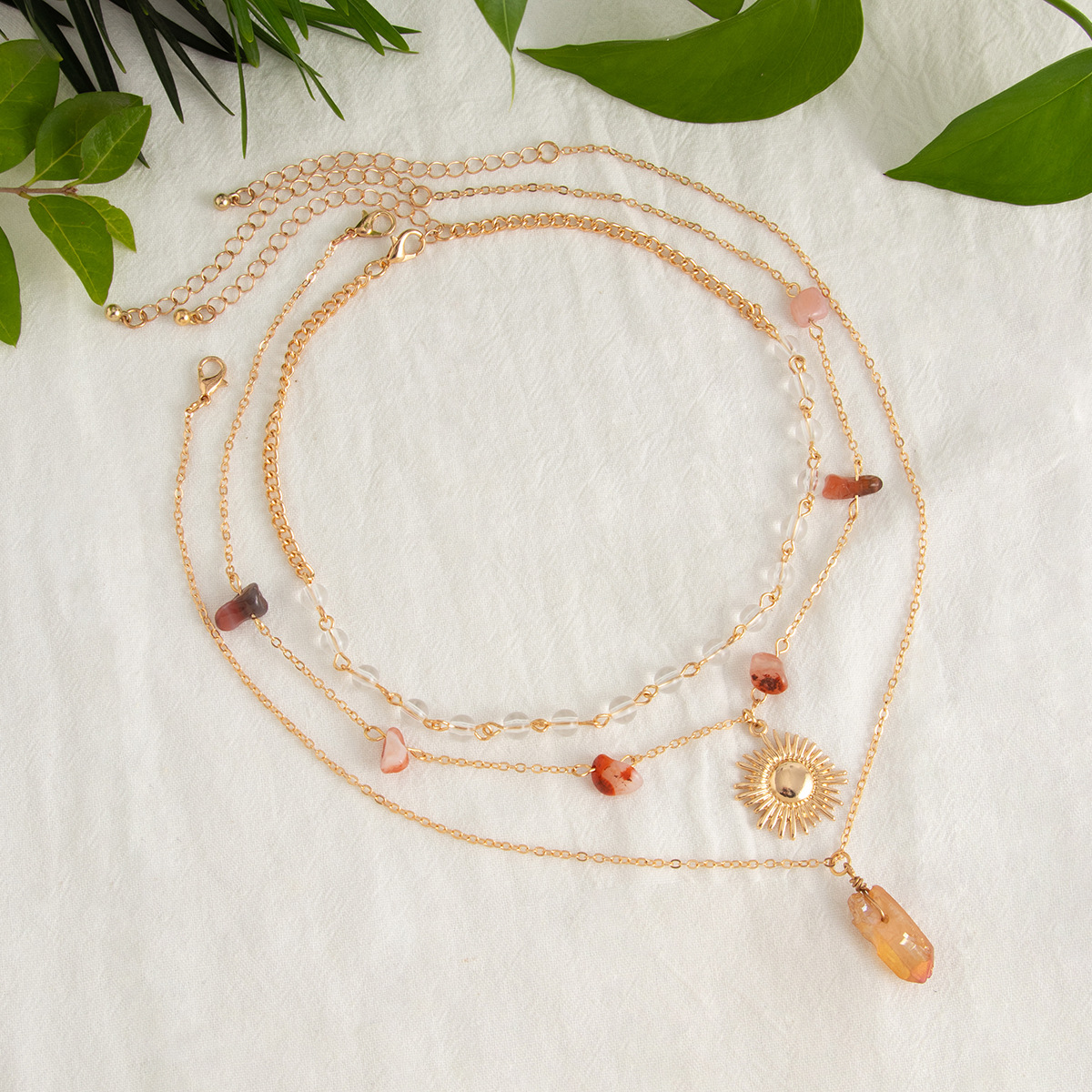 European and American cross-border jewelry vacation style Su crystal necklace, irregular sunflower alloy pendant collarbone chain Application Scenario