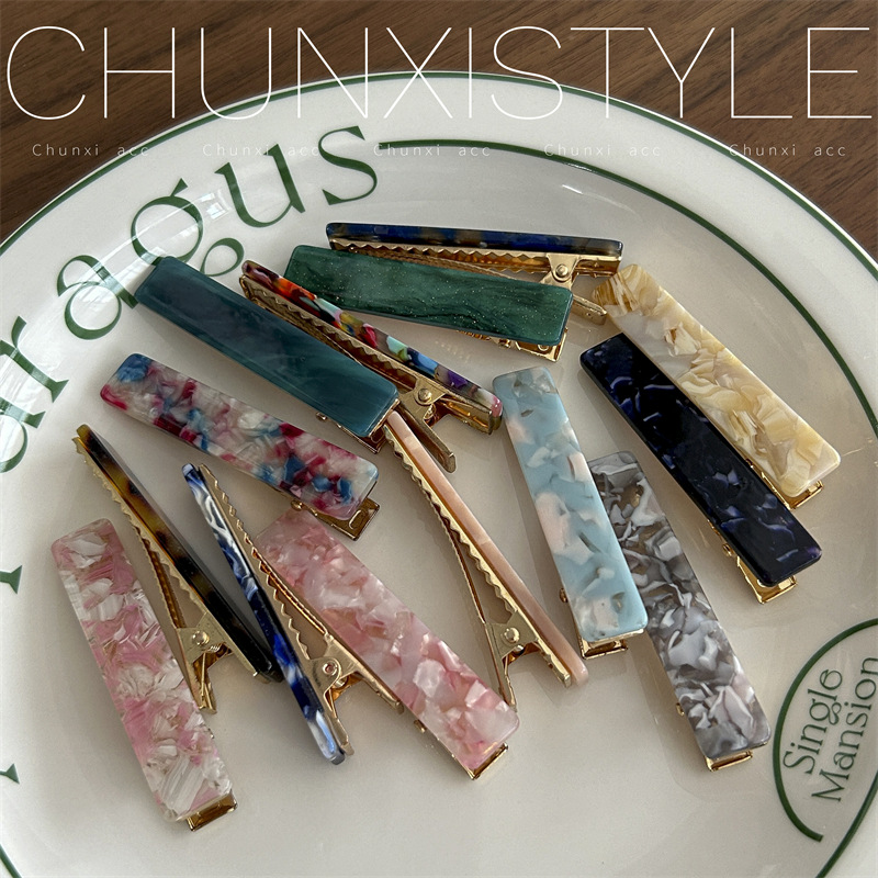 Ins-style hair clips for women, Korean side clips, duckbill clips, straight clips, 2023 new style hair clips, bangs clips, headwear Application Scenario