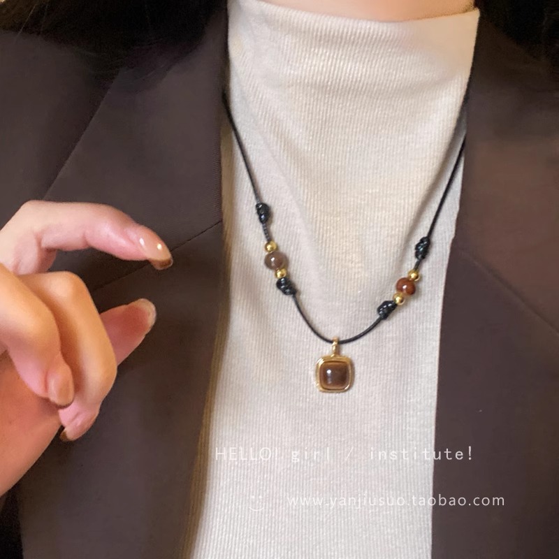 Tiger's eye stone woven leather rope necklace, a new 2024 women's light luxury and niche style sweater chain layering accessory details Picture
