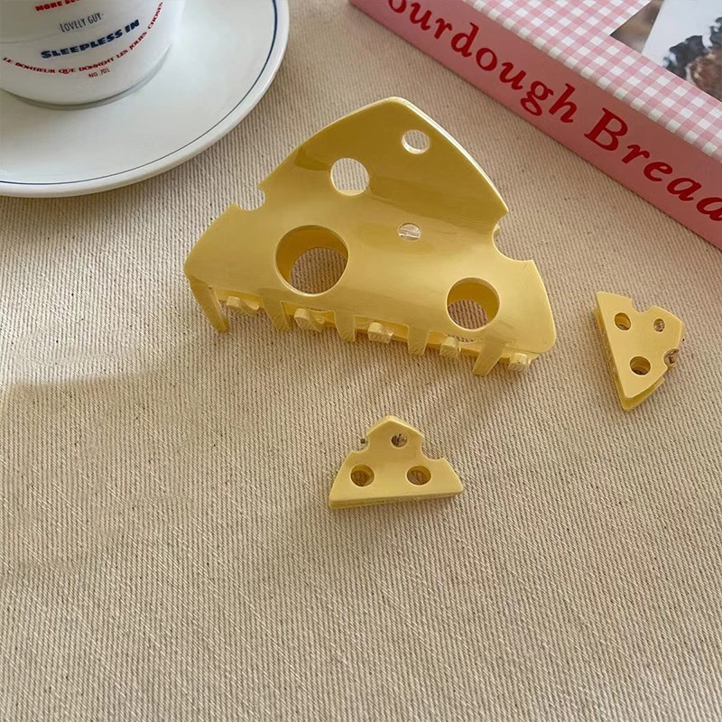 Fun cheese and cheese grab clip, creative updo, shark clip, girl's hair grab accessory, semi-tied hair clip, girl's back of the head Application Scenario