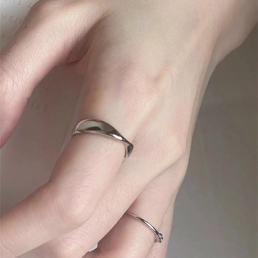 s925 sterling silver Mobius plain ring, minimalist and cold style for women, niche design, high-end open ring trend Specification drawing