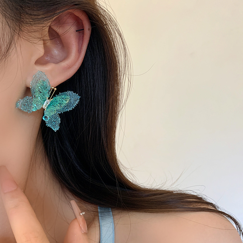 Sweet, fashionable, fresh and colorful butterfly earrings, women's light luxury, individual and high-end sense ear studs, popular and best-selling earrings Application Scenario