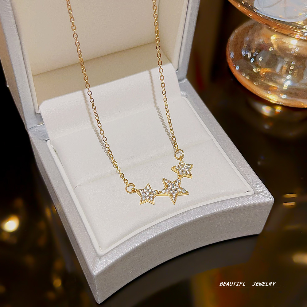 Sweet and cool star necklace accessory, women's light luxury niche design collarbone chain, new Korean Internet celebrity necklace, Yiwu accessory full figure