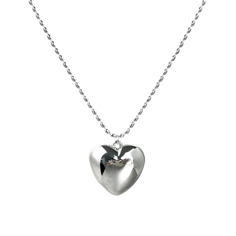 Korean niche exaggerated large heart metal long necklace, women's light luxury simple and versatile neckchain collarbone chain Item Picture