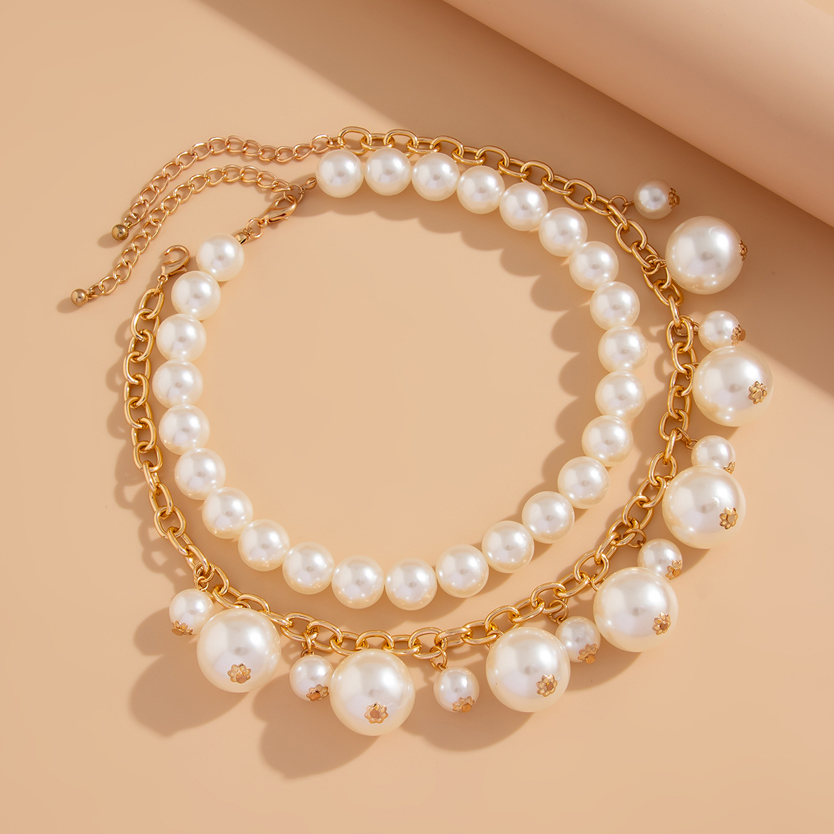 European and American cross-border jewelry, light luxury style pearl beaded pendant necklace, French fashion alloy multi-layer collarbone chain for women Application Scenario