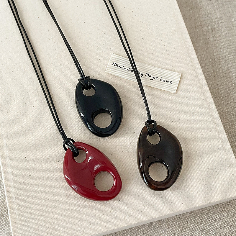 Pig nose resin pendant, long black rope necklace, women's retro personality, versatile style, fashionable neckchain, collarbone chain details Picture