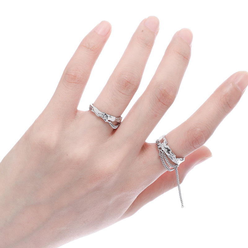 This is a niche design with an ink-style cold chain opening ring that exudes a feminine charm, is simple and individual, and features a fashionable textured tassel Application Scenario