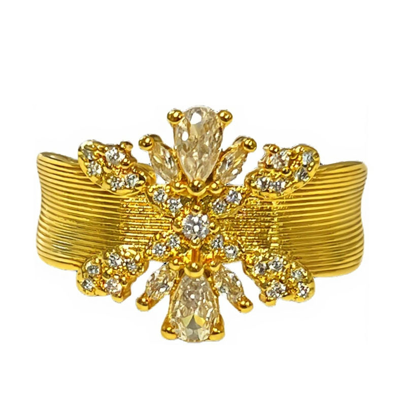 A unique opening ring with a brushed lily of the valley style that has become a bestseller on Xiaohongshu. A woman wears it in layers, exuding a refined and slightly luxurious charm Item Picture