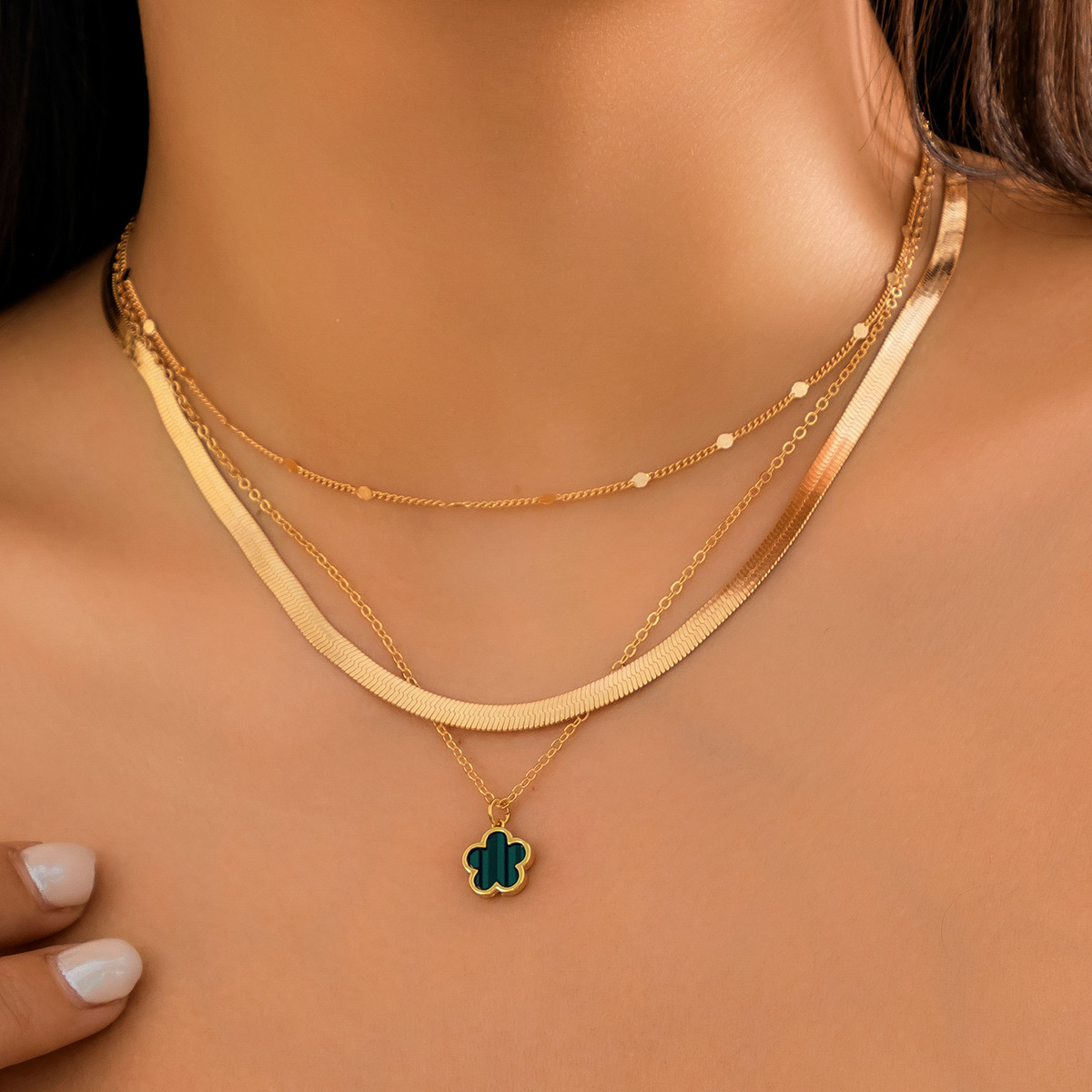 European and American cross-border five-leaf clover colorful snake bone chain set necklace, cold and elegant female style metal neck chain necklace full figure