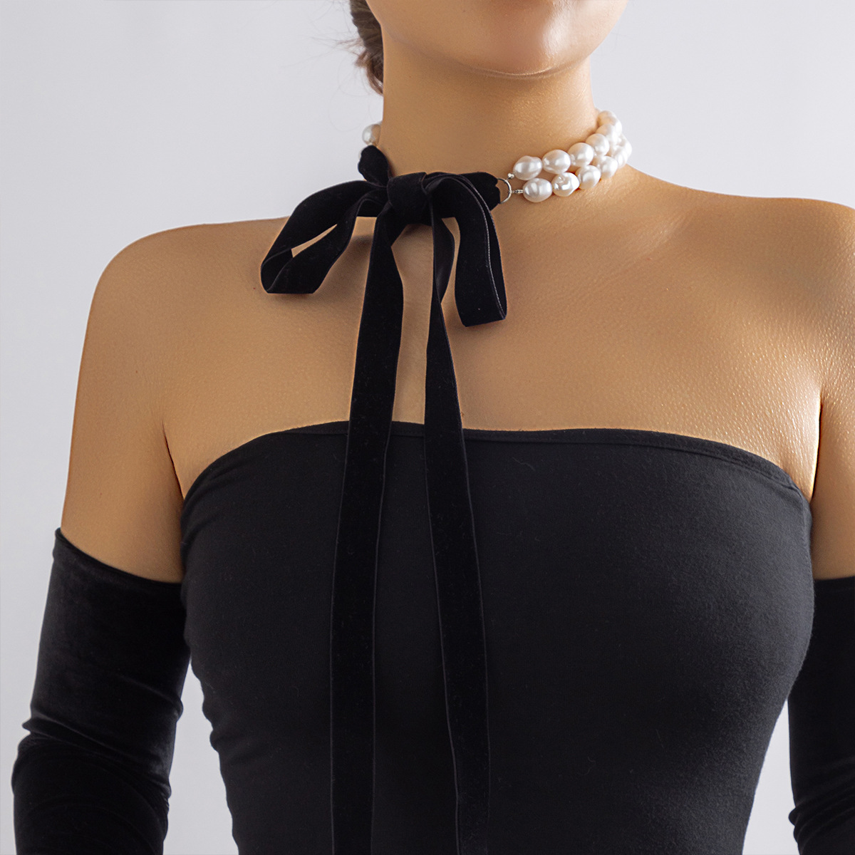 European and American cross-border accessories, retro long bow, collarbone chain, neck chain, DIY tie, velvet pearl necklace for women Application Scenario