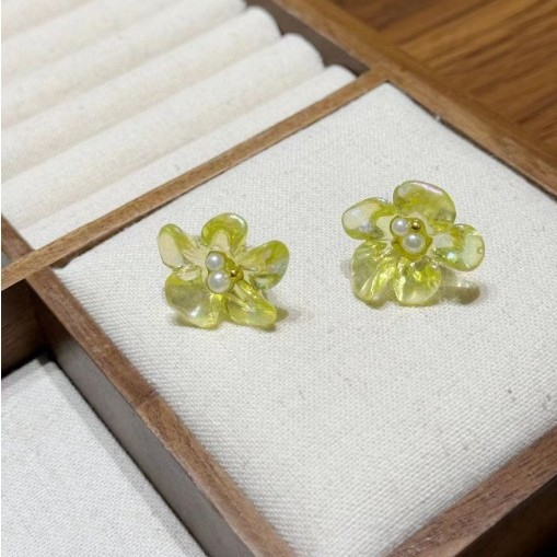 Summer is simply amazing! Summer light and fresh fluorescent yellow resin flower ear studs, versatile and super atmospheric earrings for women Specification drawing