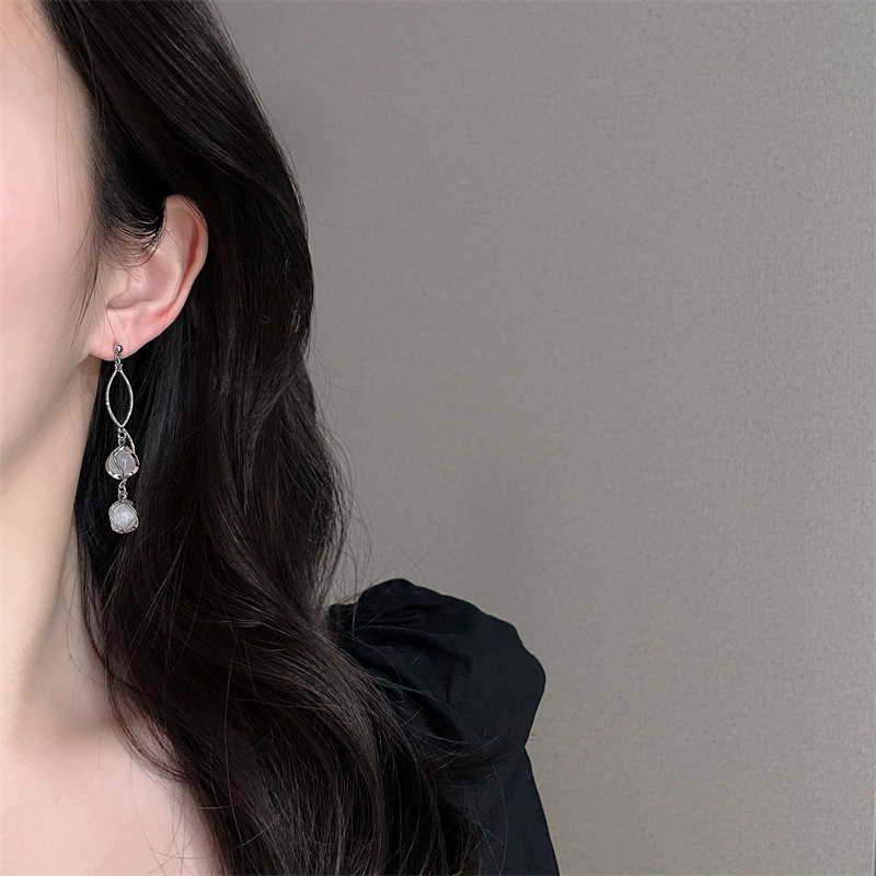 S925 Silver needle, with a niche design sense, elegant and versatile style, star River tassel stud earrings, simple, light luxury and fashionable earrings and earrings for women Application Scenario