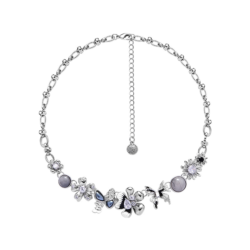 The country-style butterfly flower oil-dripping necklace is a fashionable, light luxury and high-end collarbone chain. It is a unique design necklace that has become a social media sensation Item Picture