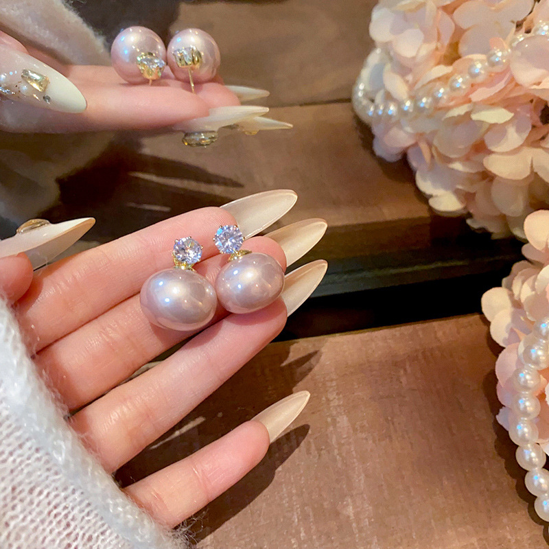 Korean-style elegant diamond-encrusted pearl stud earrings for women's autumn and winter, fashionable, light luxury and unique earrings, versatile and design-savvy earrings full figure