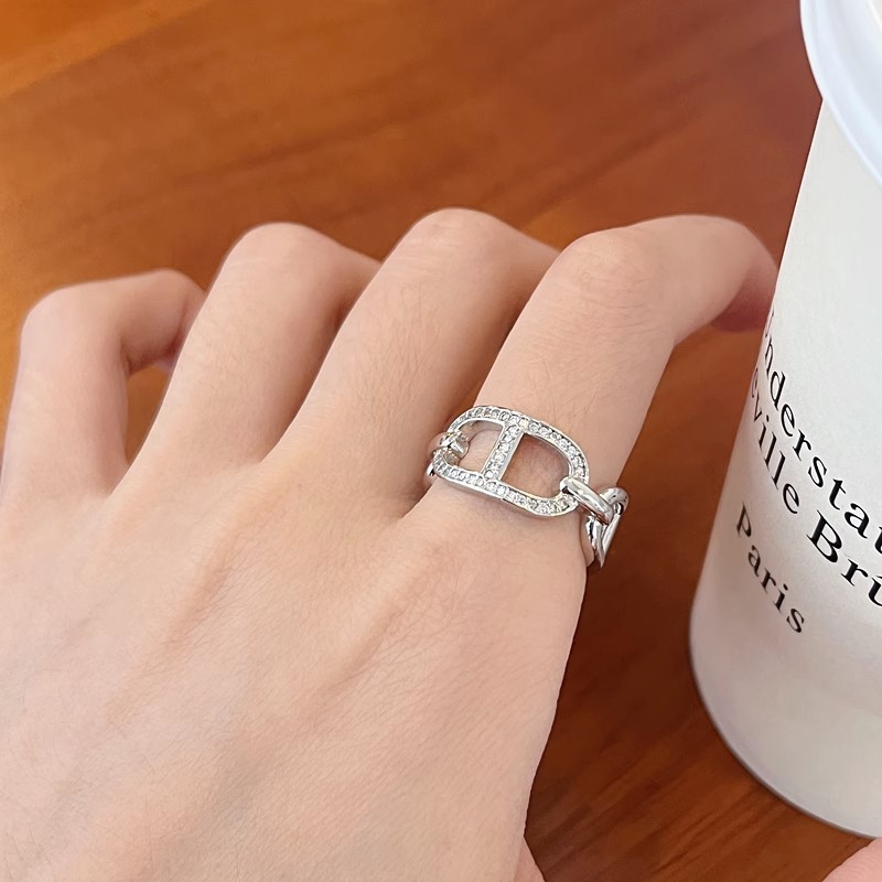 This niche design, diamond-encrusted zircon pig nose ring, is fashionable and individualistic for women. It is a light luxury and high-end open-mouth ring for women Specification drawing