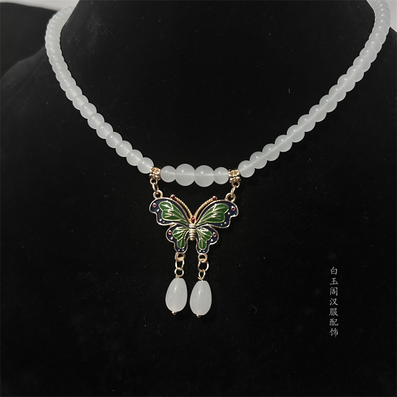 The green butterfly necklace with a niche ethnic style, a retro Zen-inspired beaded chain, and a new Chinese-style long horse face skirt are versatile full figure