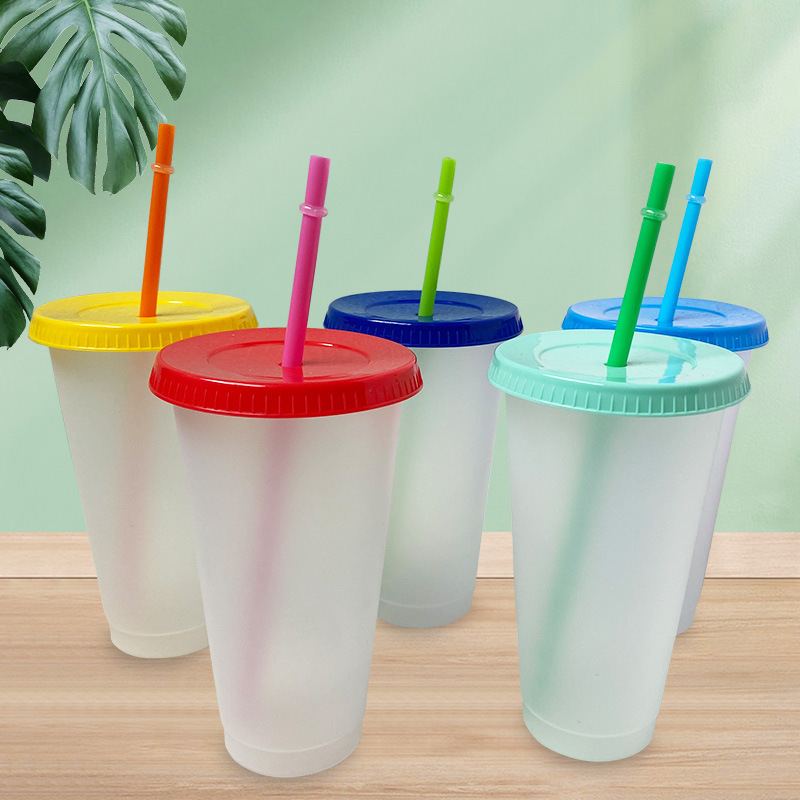 Large-capacity transparent pp plastic straw cups are available in multiple colors. Portable plastic cups support custom-woven factory wholesale full figure