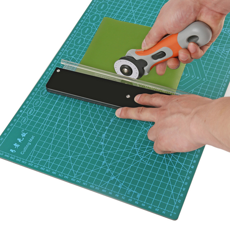 Wholesale of 45MM diameter flat rubber band cutting round knife and fabric cutting knife of the same style as Dafa. Non-taiwan Dafa roller knife details Picture