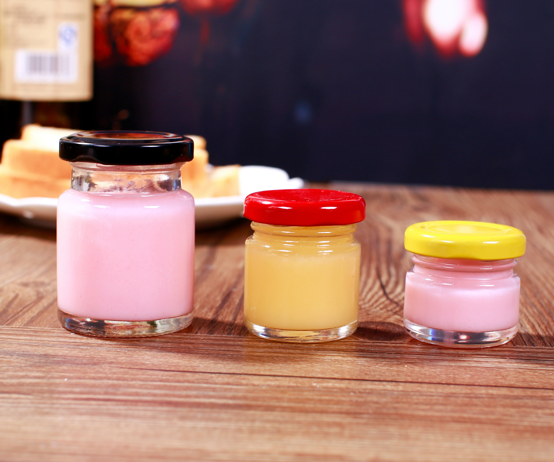 The manufacturer wholesals high-white material honey jars, square pickled vegetable bottles, hexagonal honey glass bottles, jam bottles and bird's nest bottles details Picture