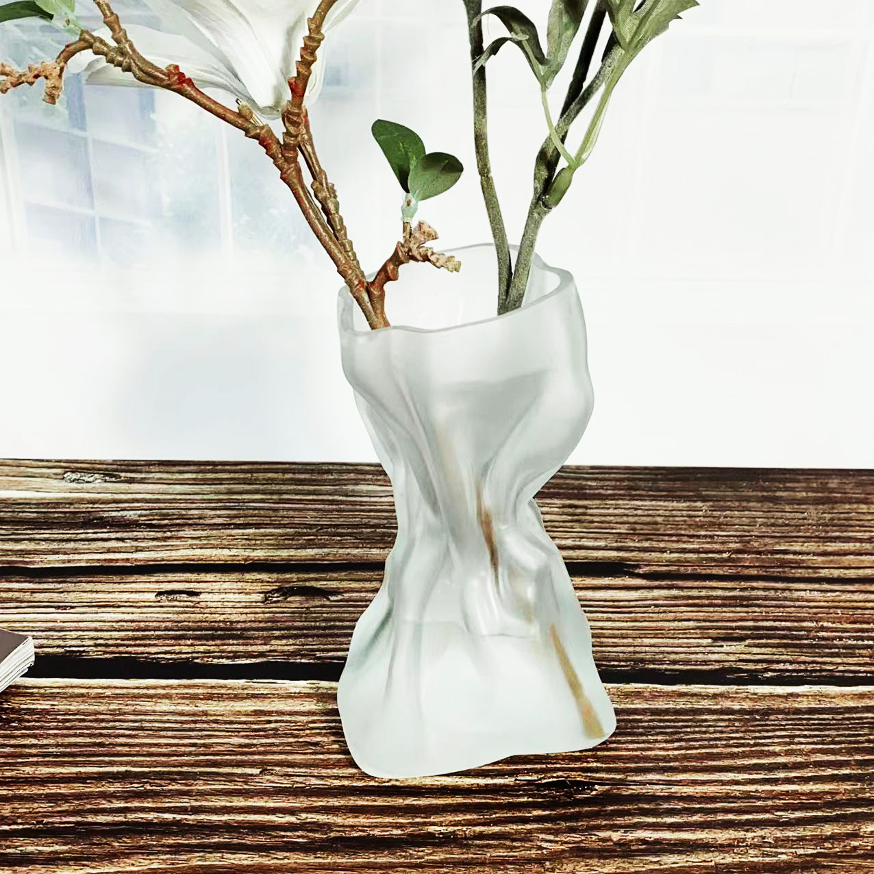 Wholesale of irregular-shaped creative vases, simple and irregular transparent glass flower arrangement decorative items for hotel living room tables Specification drawing