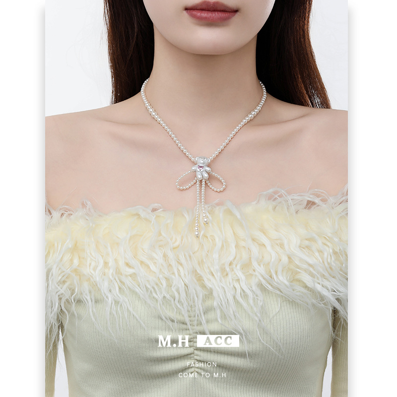 Sweet white bear pearl necklace, fashionable design sense, exquisite collarbone chain, ins original style bow necklace details Picture