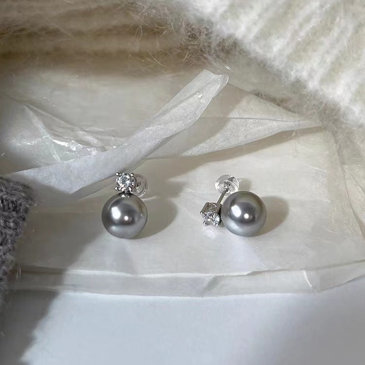 A single zirconia in a cold silver-gray color is so numerous. The grey pearl stud earrings are a niche, light luxury, and high-end design accessory for women Application Scenario