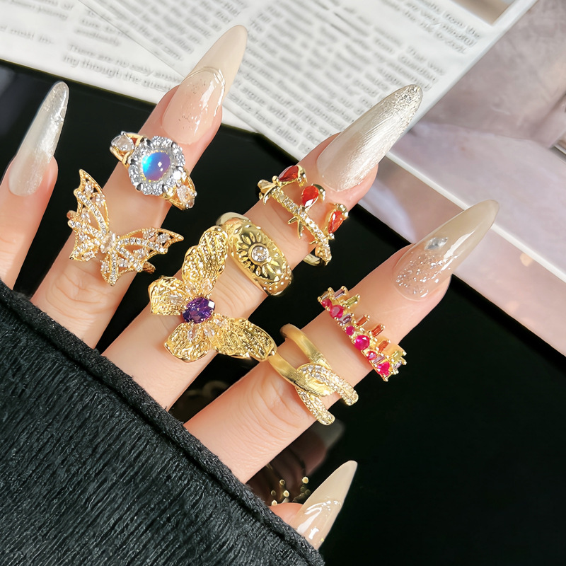 A retro court style butterfly hollowed-out light luxury open ring for women on Instagram, with a cold style interlaced brushed and exquisite fingers Specification drawing