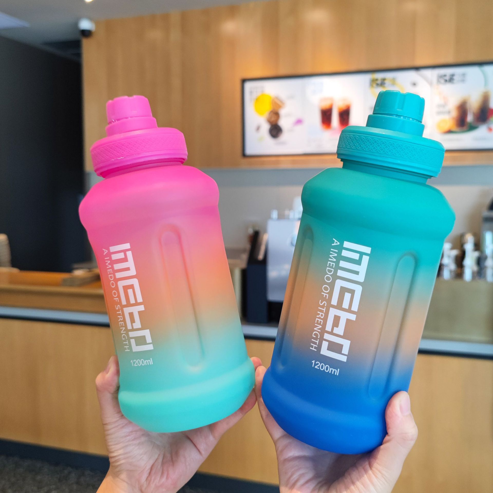 Wholesale frosted sports water bottles, gradient color ribbon handle direct drinking water bottles, large-capacity cross-border e-commerce plastic water cups details Picture