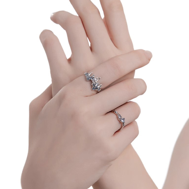 Glacier blue open ring, a unique design for women, cool and stylish, simple and individual couple's food ring details Picture