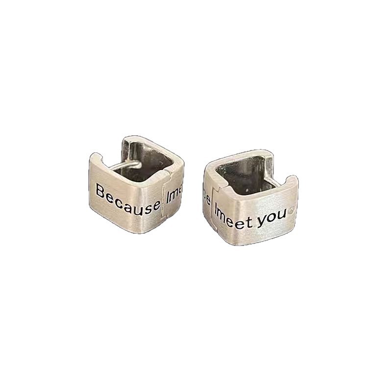 The minimalist series features a high level of refinement, simplicity, individuality, a cold style, a sense of luxury, a retro style, and matte English letter ear buckles Item Picture