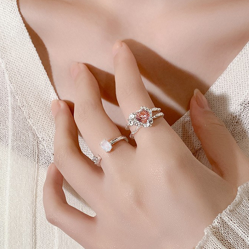 Sweet and cool pink diamond zircon heart-shaped opening ring, with a light luxury and high-end feel, retro adjustable, fashionable and individual simple ring Application Scenario