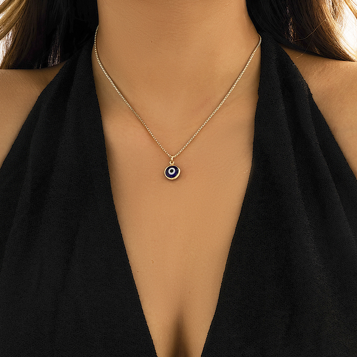 European and American cross-border jewelry, simple and fashionable, single-layer, versatile, eye collarbone chain, Devil's eye pendant, niche necklace details Picture